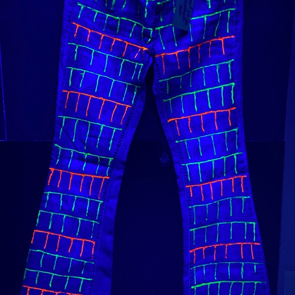 AMETHYST- BOOT CUT GLOW-IN-THE-DARK DESIGNED JEANS - Picture 2 of 5